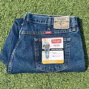 NWT Wrangler Five Star Premium Relaxed Fit Men’s Jeans Size 42 X 30